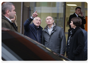 Prime Minister Vladimir Putin touring the Federal Research and Clinical Centre for Paediatric Haematology, Oncology and Immunology under construction in southwest Moscow|11 november, 2010|16:09