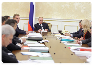 Prime Minister Vladimir Putin chairing a meeting of the Government Presidium|11 november, 2010|16:48