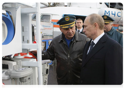 Prime Minister Vladimir Putin visiting the Civil Defence Academy at the Emergencies Ministry where he examined firefighting equipment|12 november, 2010|16:47