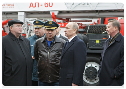 Prime Minister Vladimir Putin visiting the Civil Defence Academy at the Emergencies Ministry where he examined firefighting equipment|12 november, 2010|16:54