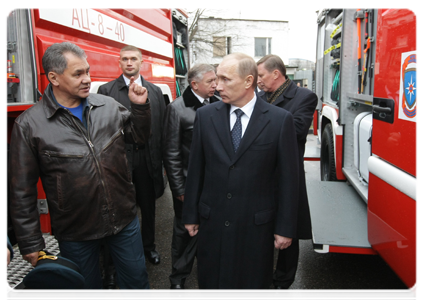 Prime Minister Vladimir Putin visiting the Civil Defence Academy at the Emergencies Ministry where he examined firefighting equipment|12 november, 2010|16:55