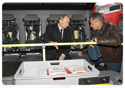 Prime Minister Vladimir Putin visiting the Civil Defence Academy at the Emergencies Ministry where he examined firefighting equipment|12 november, 2010|16:55