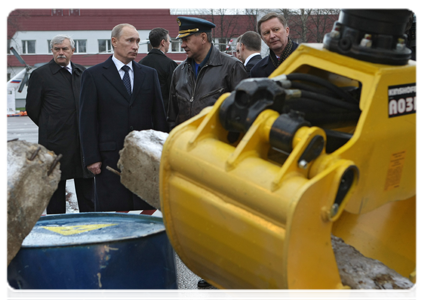 Prime Minister Vladimir Putin visiting the Civil Defence Academy at the Emergencies Ministry where he examined firefighting equipment|12 november, 2010|16:55