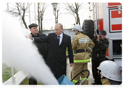 Prime Minister Vladimir Putin visiting the Civil Defence Academy at the Emergencies Ministry where he examined firefighting equipment|12 november, 2010|16:55