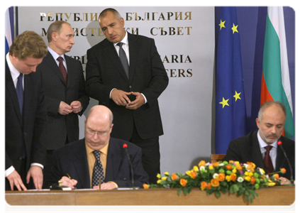 Prime Minister Vladimir Putin and Bulgarian Prime Minister Boyko Borissov  attending the ceremony of signing a series of bilateral agreements|13 november, 2010|20:13