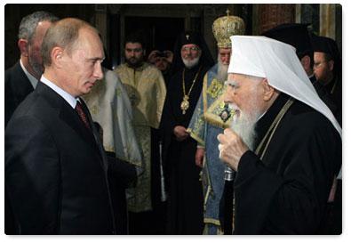 Prime Minister Vladimir Putin visits St Alexander Nevsky’s Cathedral and talks with Patriarch Maxim of Bulgaria