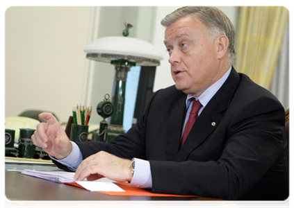 Head of the Russian Railways Vladimir Yakunin at a meeting with Prime Minister Vladimir Putin|15 november, 2010|10:40