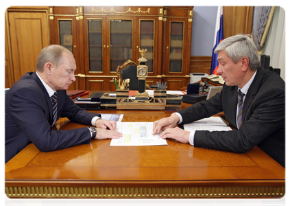 Prime Minister Vladimir Putin meeting with Yury Chikhanchin, head of the Federal Service for Financial Regulation (Rosfinmonitoring)|16 november, 2010|11:11