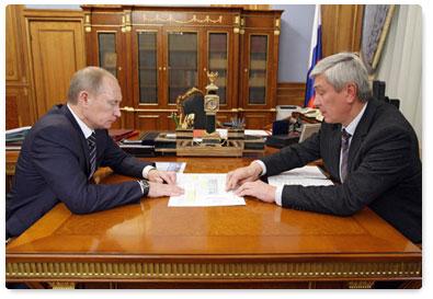 Prime Minister Vladimir Putin meets with Yury Chikhanchin, head of the Federal Service for Financial Regulation (Rosfinmonitoring)