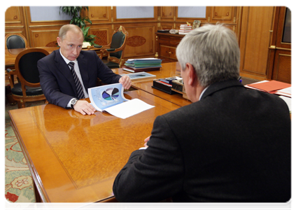 Prime Minister Vladimir Putin meeting with Yury Chikhanchin, head of the Federal Service for Financial Regulation (Rosfinmonitoring)|16 november, 2010|11:11