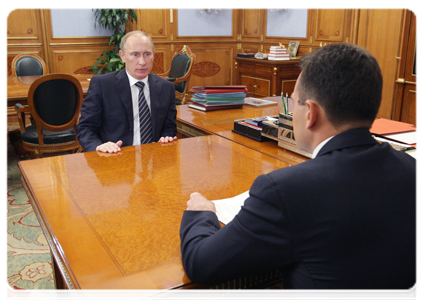 Prime Minister Vladimir Putin at a working meeting with head of the Federal Agency for Youth Affairs Vasily Yakemenko|16 november, 2010|13:16