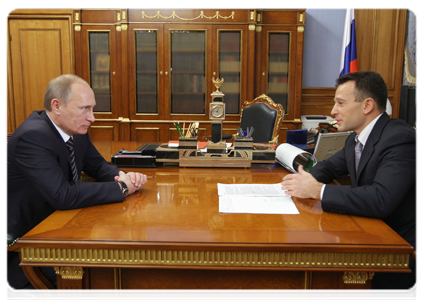 Prime Minister Vladimir Putin at a working meeting with head of the Federal Agency for Youth Affairs Vasily Yakemenko|16 november, 2010|13:16