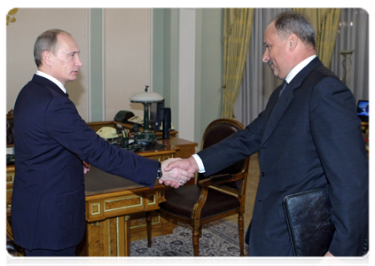 Prime Minister Vladimir Putin meeting with Vnesheconombank Chairman Vladimir Dmitriyev|16 november, 2010|16:19