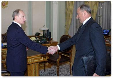 Prime Minister Vladimir Putin meets with Vladimir Dmitriyev, chairman of the  Bank for Development and Foreign Economic Affairs (Vnesheconombank)