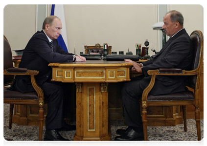 Prime Minister Vladimir Putin meeting with Vnesheconombank Chairman Vladimir Dmitriyev|16 november, 2010|16:19