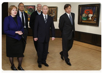 Prime Minister Vladimir Putin at an exhibition of Petr Konchalovsky, one of the initiators of avant-garde in Russia, in the Tretyakov Gallery|17 november, 2010|23:43