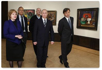 Prime Minister Vladimir Putin visits an exhibition of Petr Konchalovsky, one of the initiators of avant-garde in Russia, in the Tretyakov Gallery