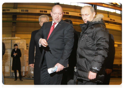 Prime Minister Vladimir Putin visiting the VSMPO-AVISMA Corporation in the Sverdlovsk Region|18 november, 2010|14:53