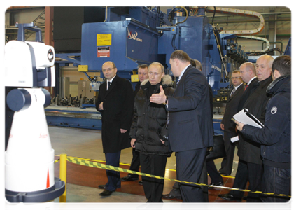 Prime Minister Vladimir Putin visiting the VSMPO-AVISMA Corporation in the Sverdlovsk Region|18 november, 2010|14:53