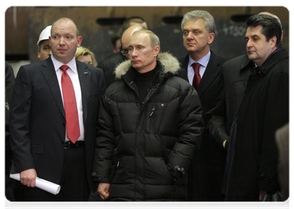 Prime Minister Vladimir Putin visiting the VSMPO-AVISMA Corporation in the Sverdlovsk Region|18 november, 2010|17:12