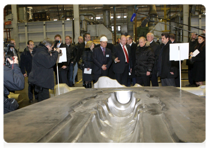 Prime Minister Vladimir Putin visiting the VSMPO-AVISMA Corporation in the Sverdlovsk Region|18 november, 2010|17:12