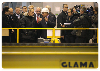 Prime Minister Vladimir Putin visiting the VSMPO-AVISMA Corporation in the Sverdlovsk Region|18 november, 2010|17:12