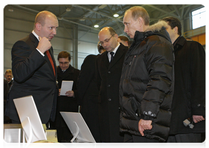 Prime Minister Vladimir Putin visiting the VSMPO-AVISMA Corporation in the Sverdlovsk Region|18 november, 2010|17:12