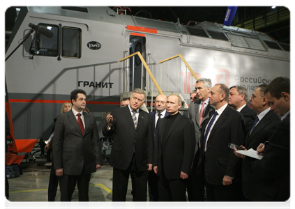 Prime Minister Vladimir Putin touring the Ural Locomotives production facilities in the town of Verkhnyaya Pyshma|18 november, 2010|18:26