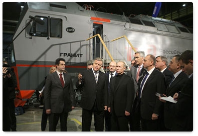 Prime Minister Vladimir Putin tours Ural Locomotives production facilities in the town of Verkhnyaya Pyshma and looks over an exhibition of the Sverdlovsk Region’s innovative development projects