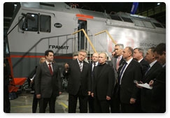 Prime Minister Vladimir Putin tours Ural Locomotives production facilities in the town of Verkhnyaya Pyshma and looks over an exhibition of the Sverdlovsk Region’s innovative development projects