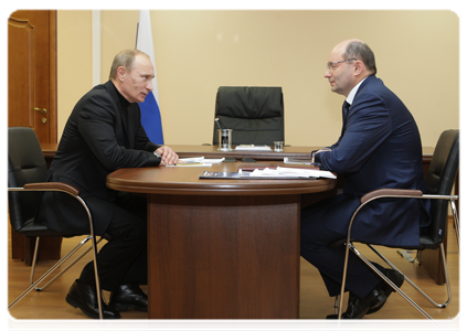 Prime Minister Vladimir Putin meeting with Sverdlovsk Region Governor Alexander Misharin|18 november, 2010|18:36