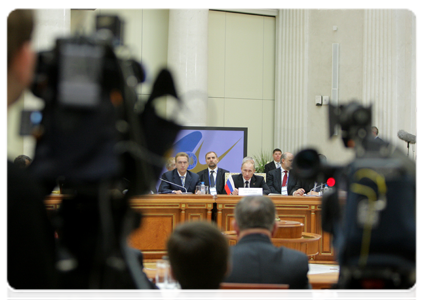 Prime Minister Vladimir Putin at the extended attendance meeting of the EurAsEC Interstate Council|19 november, 2010|17:22