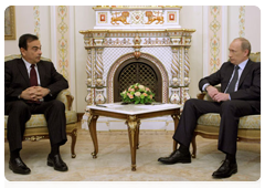 Prime Minister Vladimir Putin meeting with CEO of Renault-Nissan alliance Carlos Ghosn|2 november, 2010|16:17