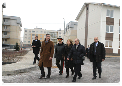 Prime Minister Vladimir Putin inspecting new housing for servicemen in St Petersburg|22 november, 2010|15:45