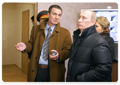 Prime Minister Vladimir Putin inspecting new housing for servicemen in St Petersburg|22 november, 2010|15:45