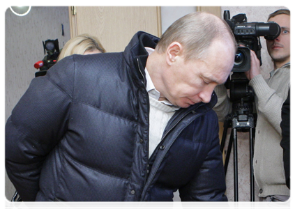 Prime Minister Vladimir Putin inspecting new housing for servicemen in St Petersburg|22 november, 2010|15:45