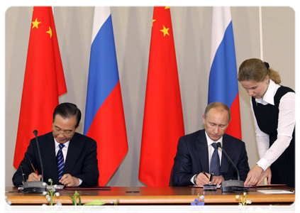 A ceremony of signing a series of cooperation deals between Russia and  China following intergovernmental talks|23 november, 2010|17:10