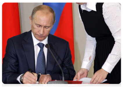 A ceremony of signing a series of cooperation deals between Russia and  China following intergovernmental talks|23 november, 2010|17:18