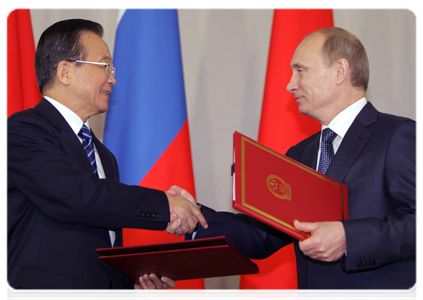 A ceremony of signing a series of cooperation deals between Russia and  China following intergovernmental talks|23 november, 2010|17:18