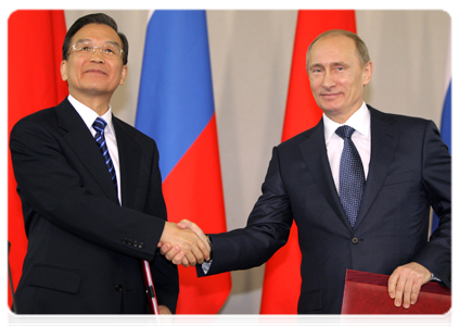 A ceremony of signing a series of cooperation deals between Russia and  China following intergovernmental talks|23 november, 2010|17:18