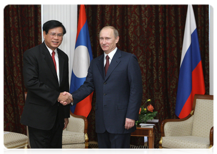 Prime Minister Vladimir Putin meeting with Bouasone Bouphavanh, prime minister of Laos|24 november, 2010|14:26