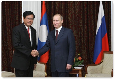 Prime Minister Vladimir Putin meets with Bouasone Bouphavanh, prime minister of Laos