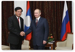 Prime Minister Vladimir Putin meets with Bouasone Bouphavanh, prime minister of Laos