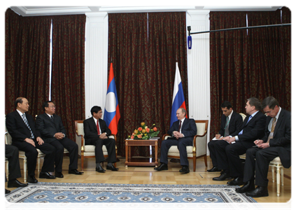 Prime Minister Vladimir Putin meeting with Bouasone Bouphavanh, prime minister of Laos|24 november, 2010|14:26