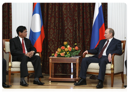 Prime Minister Vladimir Putin meeting with Bouasone Bouphavanh, prime minister of Laos|24 november, 2010|14:27