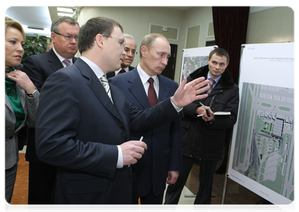 Prime Minister Vladimir Putin looking over exhibition stands showing the plans for the development of Pulkovo Airport|24 november, 2010|19:36