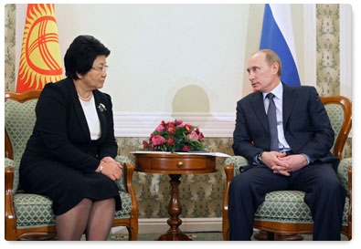 Prime Minister Vladimir Putin meets with President and Acting Prime Minister of Kyrgyzstan Roza Otunbayeva