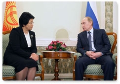 Prime Minister Vladimir Putin meets with President and Acting Prime Minister of Kyrgyzstan Roza Otunbayeva