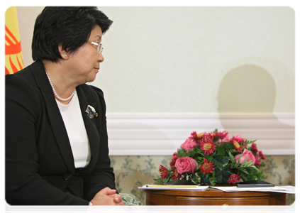 President and Acting Prime Minister of Kyrgyzstan Roza Otunbayeva at a meeting with Prime Minister Vladimir Putin|25 november, 2010|13:34