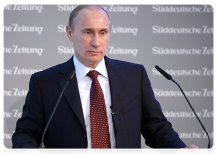 Prime Minister Vladimir Putin at the 4th annual economic forum of CEOs and top managers of leading German companies during a working visit to the Federal Republic of Germany|26 november, 2010|15:37